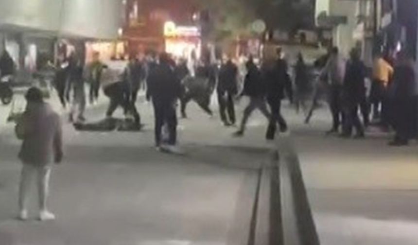 Erzincan’da meydan muharebesini aratmayan kavga: Tabureler havada uçuştu