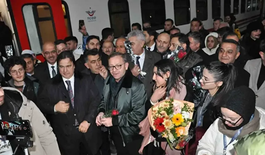 Masalsı yolculuğun son durağı: Turistik Doğu Ekspresi Kars’ta coşkuyla karşılandı