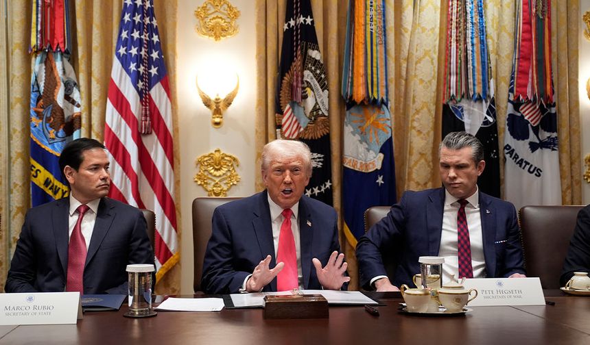 Trump: "Kim olursa ülkemize uyuşturucu satan herkes saldırıya uğrayabilir"