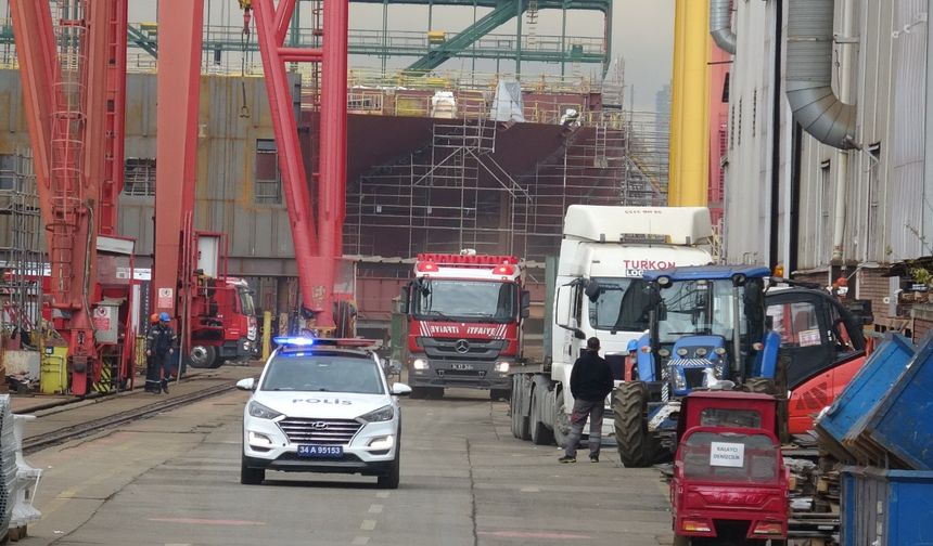 Tuzla’da tersanede iskele çöktü: 2 işçi yaralandı