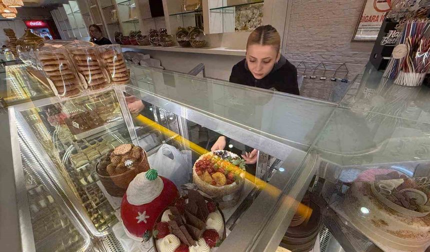 Yılbaşına özel hazırlanan 40 pastaya altın gizlediler