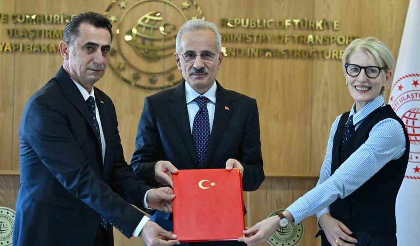 Bakan Uraloğlu: "Türkiye tarafında prototip üretim merkezi olarak TÜRASAŞ projede merkez rol üstlenecek"