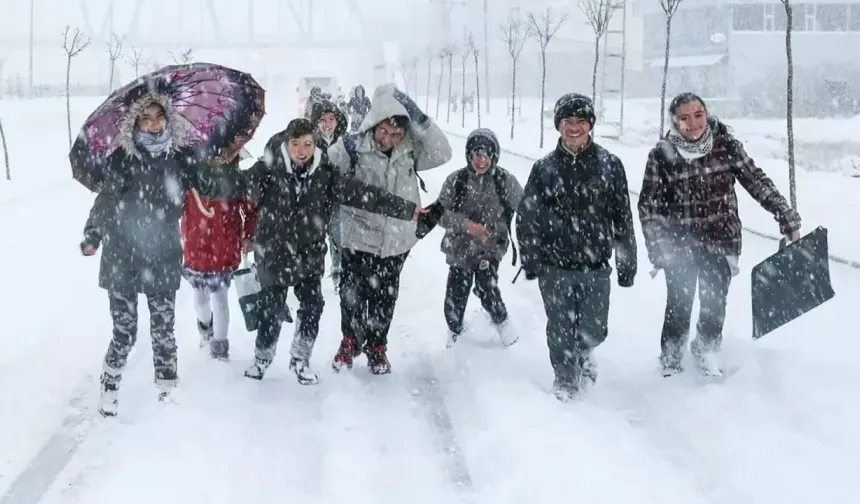 Haberler peş peşe geldi: İşte eğitime ara verilen kentler...