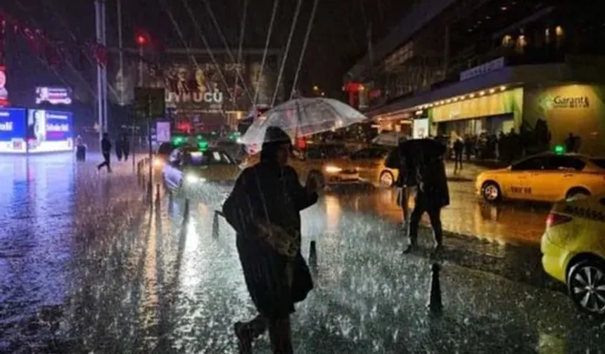 İstanbul’da fırtına ve yağmur