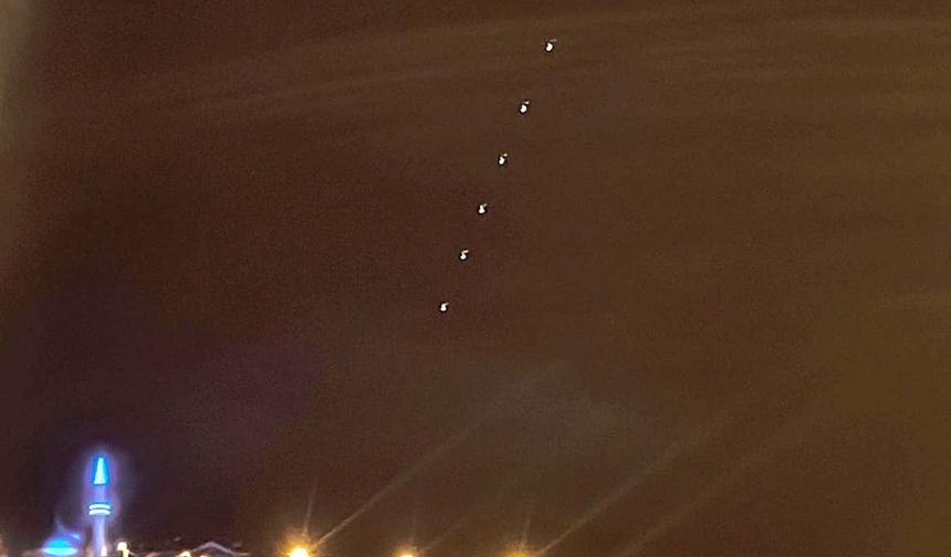 Kütahya ve Tavşanlı semalarında sıra sıra ışıklar görüldü