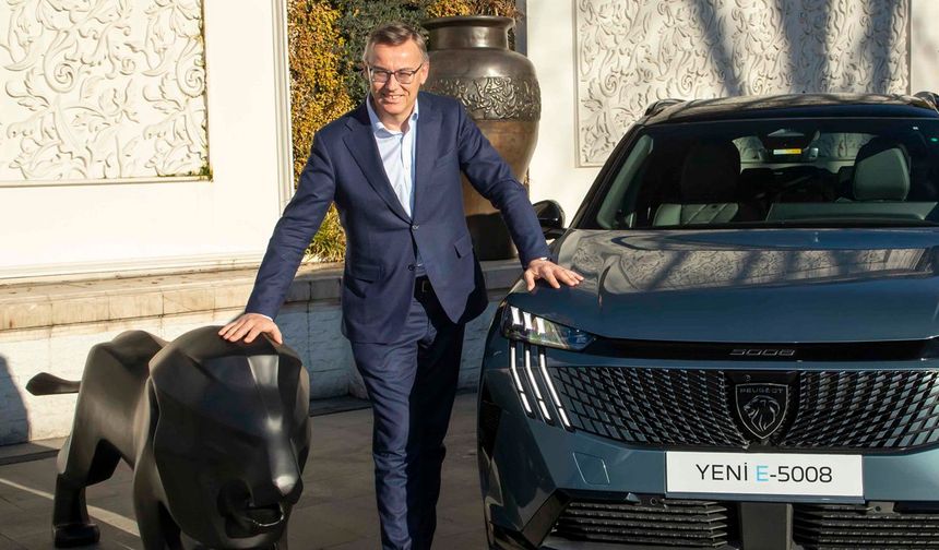 Peugeot CEO’su Favey: “2030’da tam elektrikli hedefi rafa kalktı”