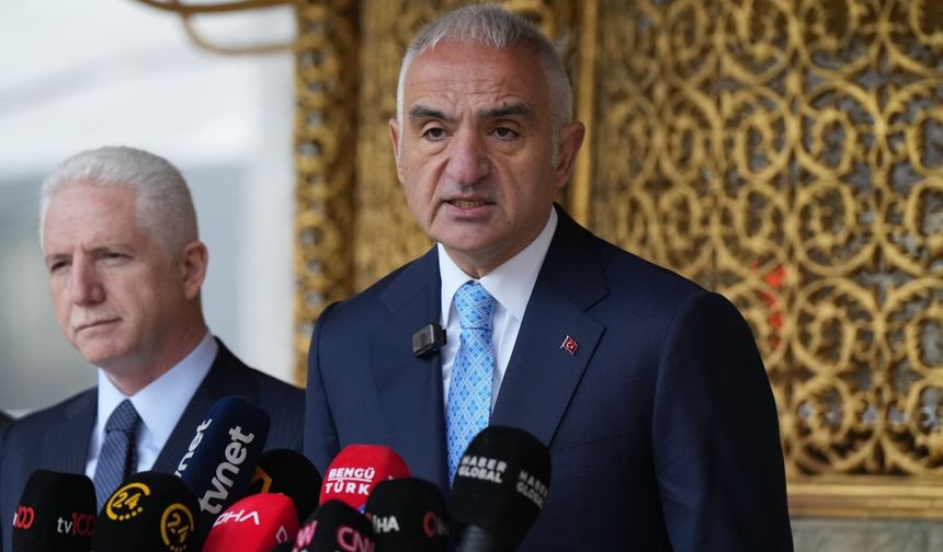 Bakan Ersoy açıkladı: "Ayasofya’da süreç devam ediyor, Sultanahmet’te çalışmalar tamamlandı"