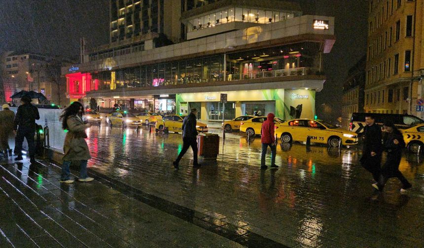 İstanbul’da sağanak yağış etkili oldu