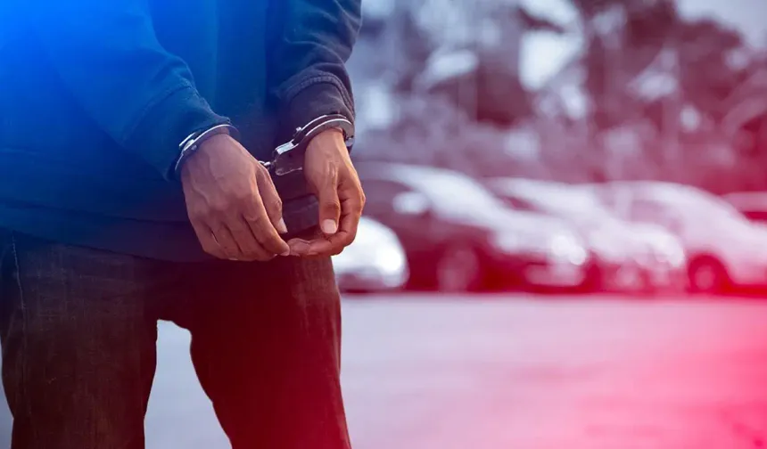 Polise hakaret edip satırla saldıran madde bağımlısı şahıs tutuklandı