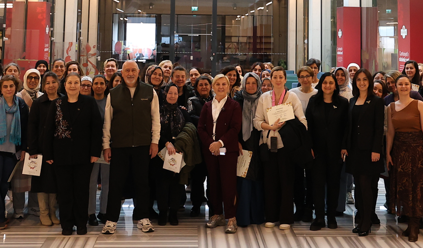 Balparmak, 8 Mart Dünya Emekçi Kadınlar Günü’nü kadın arıcılarla kutladı