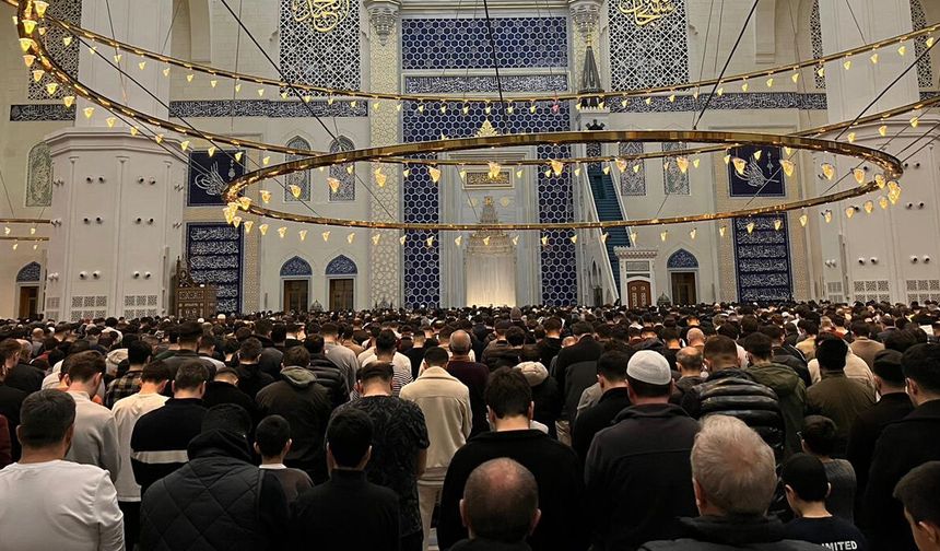 Kadir Gecesi Büyük Çamlıca Camii’nde dualarla idrak edildi