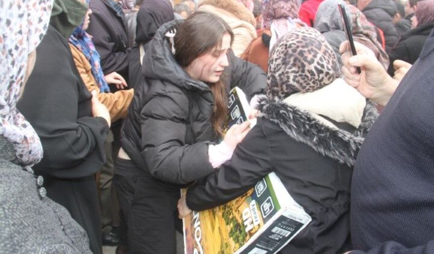 Konya’da ucuz televizyon izdihamı