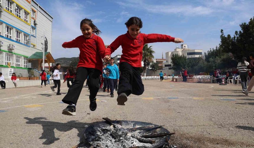 Kozan’da öğrenciler Nevruz’u coşkuyla kutladı