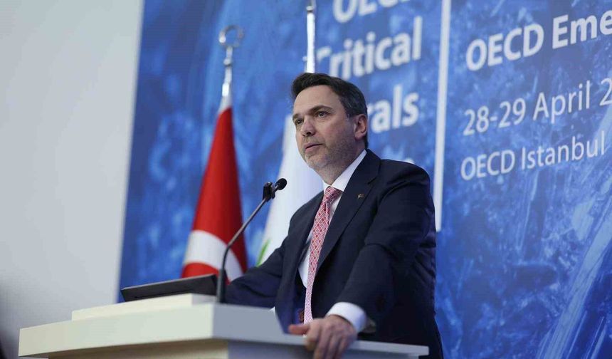 Bakan Bayraktar: ‘‘Türkiye’nin enerji dönüşümünün kalbinde kritik mineraller var’’