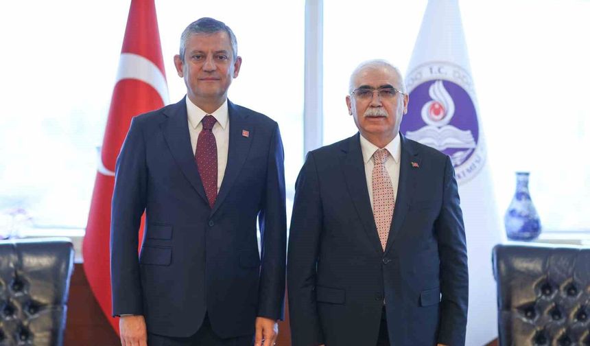 CHP Genel Başkanı Özel: "Anayasa Mahkemesi, Türkiye’de herkesin, her türlü tartışmadan uzak tutması gereken bir mahkeme"