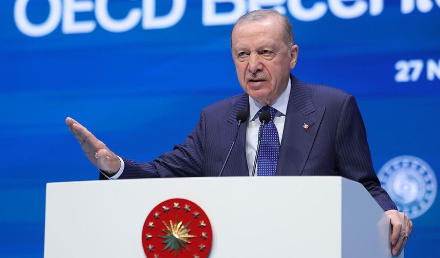 Cumhurbaşkanı Erdoğan "Dünyamız teknolojinin ve yapay zekanın öncülüğünü yaptığı keskin bir dönüşüm sürecinden geçiyor"