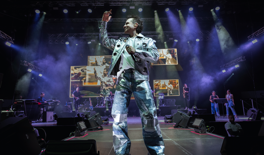 Kenan Doğulu, Stuttgart Porsche Arena’da Unutulmaz Bir Geceye İmza Attı