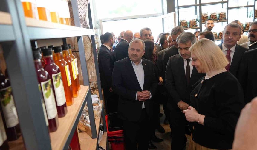 Türkiye’nin ilk ‘ekolojik market’i açıldı