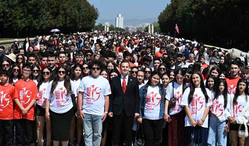 Başkan Akın ve 1071 Balıkesirli genç Anıtkabir’de