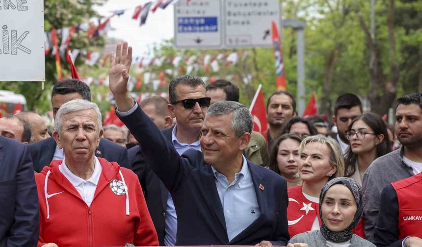 CHP Genel Başkanı Özel: "Gençler Cumhuriyet’e ve Cumhuriyet’in kazanımlarına sahip çıkmaya kararlı"
