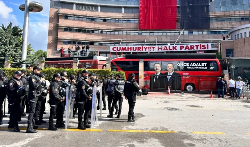 CHP Genel Merkezi önünde tahliye gerginliği