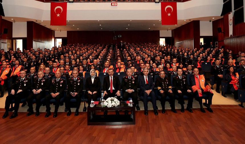 İçişleri Bakanı Çiftçi, subay ve astsubay adaylarıyla bir araya geldi