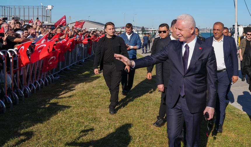 İstanbul Valisi Gül, SOLOTÜRK gösterisini izledi
