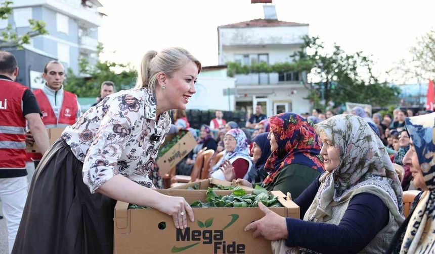Merkezefendi Belediyesi tarıma destek amacıyla binlerce fideyi üreticiye dağıtıldı