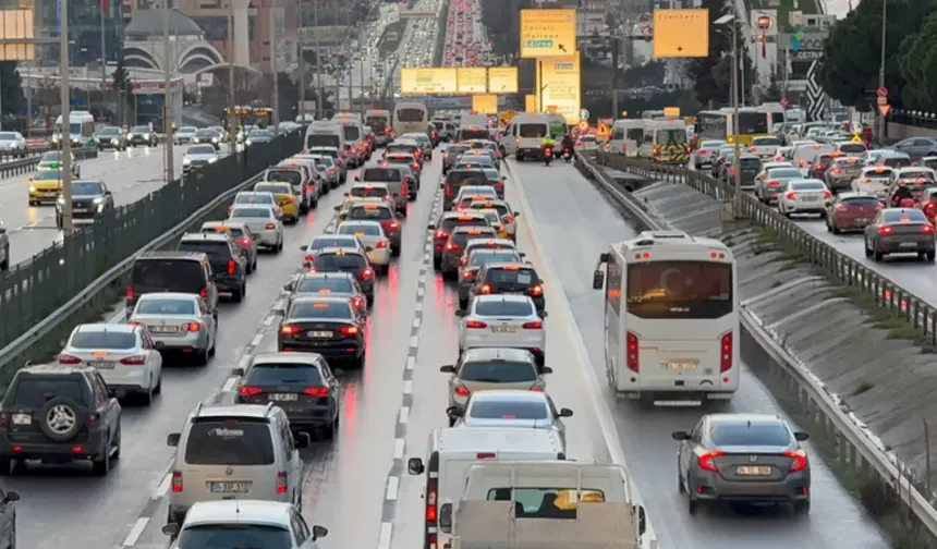 Nisan ayında 182 bin 34 adet taşıtın trafiğe kaydı yapıldı