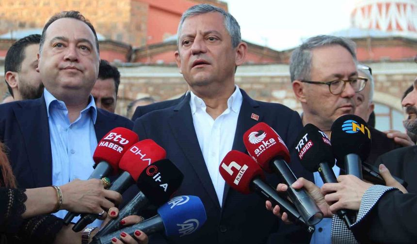 Özgür Özel bayram namazını memleketi Manisa’da kıldı
