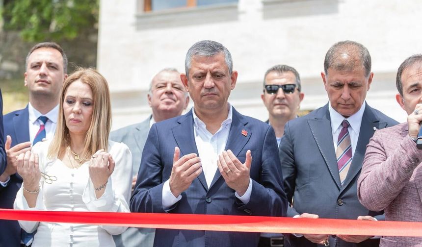 Özgür Özel Bornova’da toplu açılış törenlerine katıldı