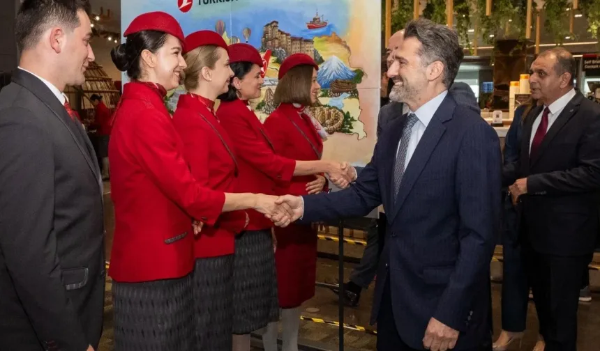 THY Yönetim Kurulu Başkanı Murat Şeker, Dünya Kabin Memurları Günü’nü kutladı