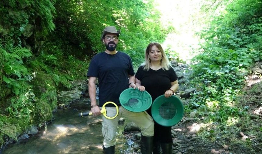 20 yıllık evli çift, Ordu’nun derelerinde altın peşinde
