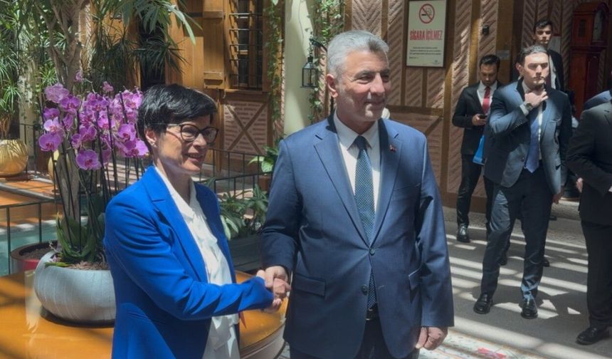 Bakan Bolat AB Genişleme Komiseri Marta Kos ile görüştü