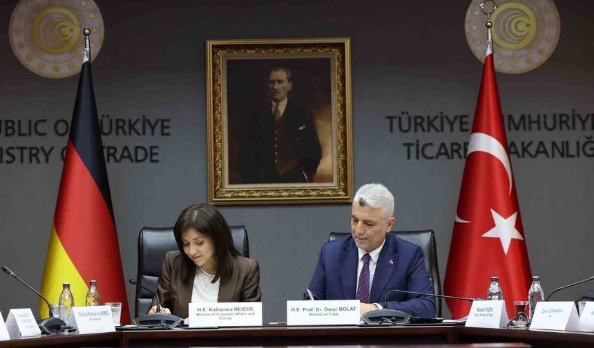 Bakan Bolat: "Almanya vizelerinde ret oranı yüzde 25’lerden yüzde 14’e geriledi"