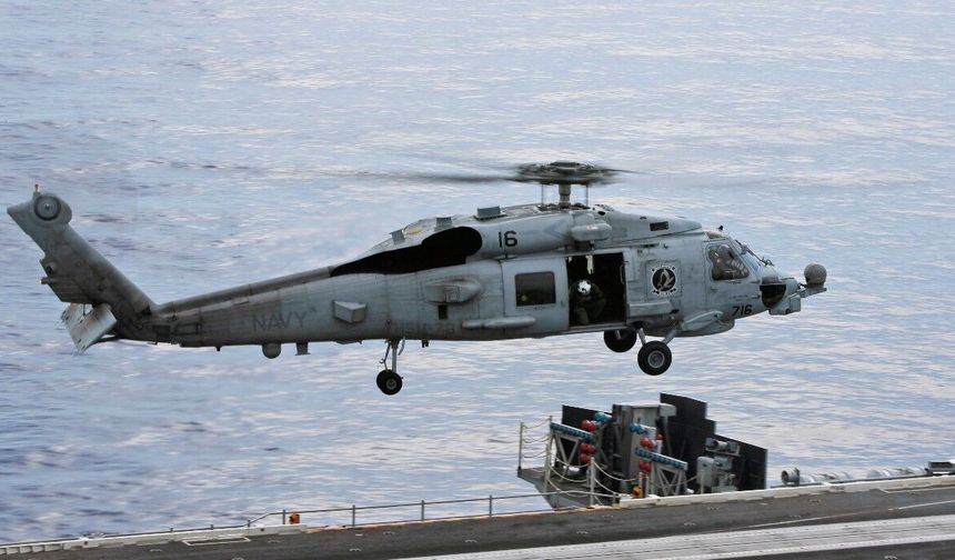 ABD ordusuna ait helikopter Umman Denizi'ne acil iniş yaptı: 1 kişi kayıp