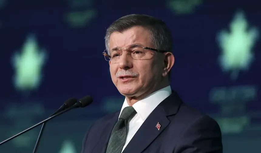 Ahmet Davutoğlu, Gelecek Partisi’nin siyasi faaliyetlerini sonlandırma kararı aldıklarını duyurdu