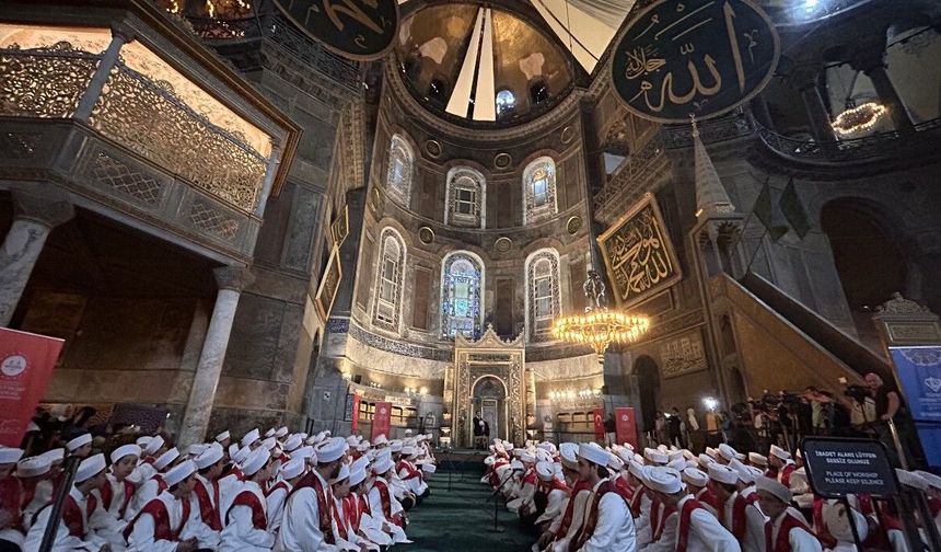 Ayasofya Camii’nde 15 Temmuz şehitleri için 253 hafız tarafından hatim duası okundu