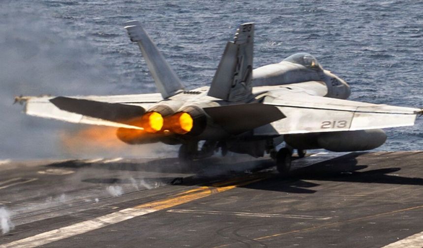 CENTCOM: "20’den fazla savaş gemisi Orta Doğu sularında devriye geziyor"