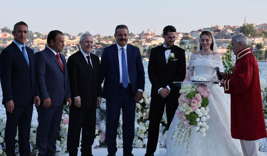İsmail Yüksek, dünyaevine girdi