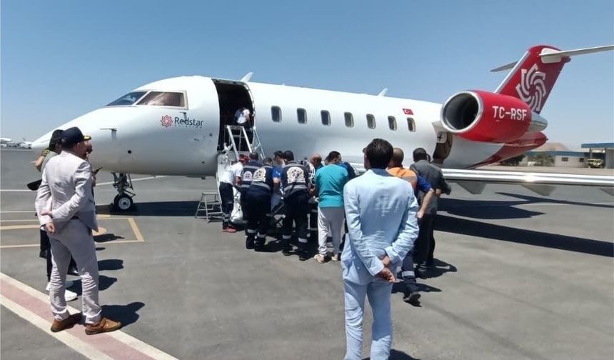 Mısır’da trafik kazası geçiren 3 Türk hava ambulansıyla Türkiye’ye getirildi