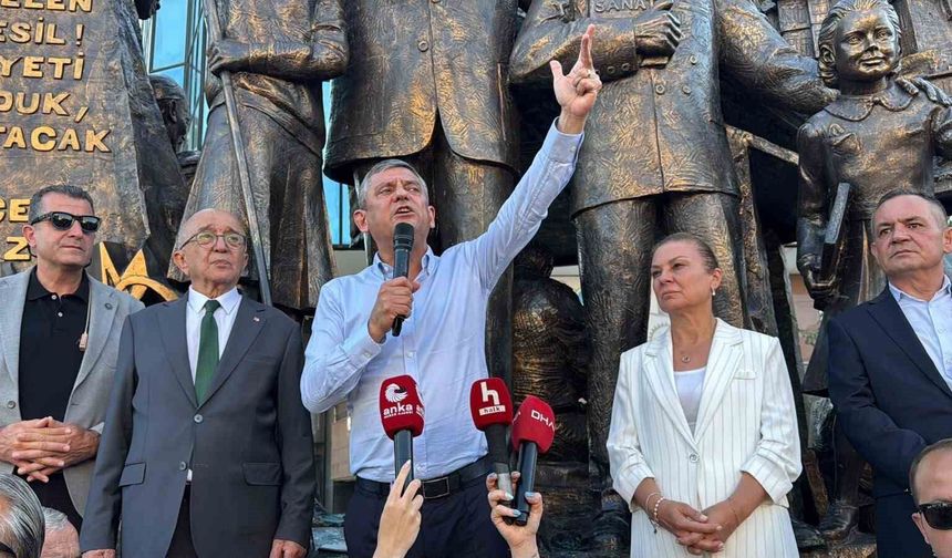 Özgür Özel’den ’dini değerleri aşağılayan’ Deniz Göktaş’a destek