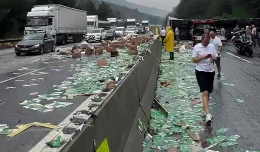 Pozantı-Adana istikameti tır devrilmesi nedeniyle trafiğe kapandı