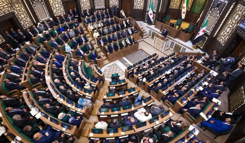 Suriye’de tarihi an:Esad rejiminin devrilmesi sonrası ilk halk parlamentosu oturumu gerçekleştirildi