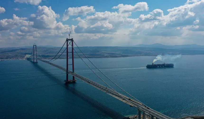 Ulaştırma ve Altyapı Bakanlığı: "Çanakkale Boğazı gemi trafiği, çift yönlü ve geçici olarak askıya alınmıştır"