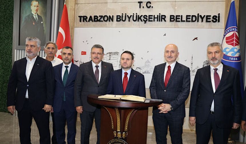 Adalet Bakanı Gürlek, Trabzon Büyükşehir Belediyesi'ni ziyaret etti