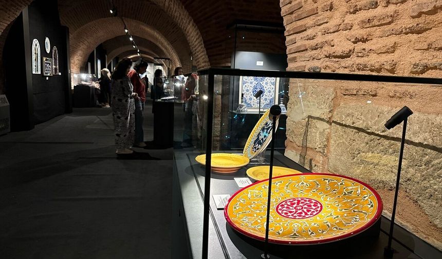 'Ateşin Renkleri' Çini Sergisi İstanbul'da açıldı