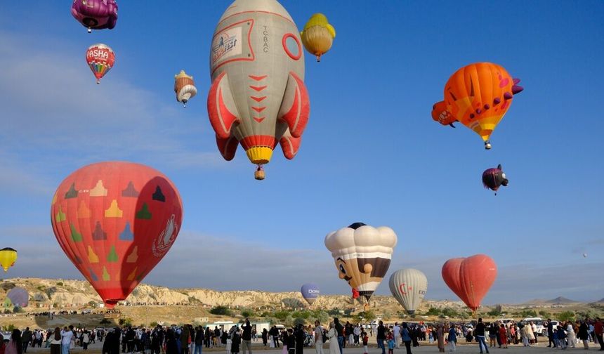 BALONLAR NEVŞEHİR KÜLTÜR YOLU FESTİVALİ’NİN İLK GÜNÜNDE GÖKYÜZÜNÜ ŞÖLENE ÇEVİRDİ