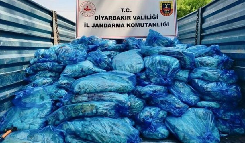 Diyarbakır'da 3 tona yakın hayvansal iç yağ ele geçirildi