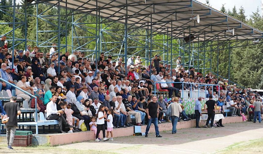 Gölcük'te Geleneksel Rahvan At Yarışları düzenlendi
